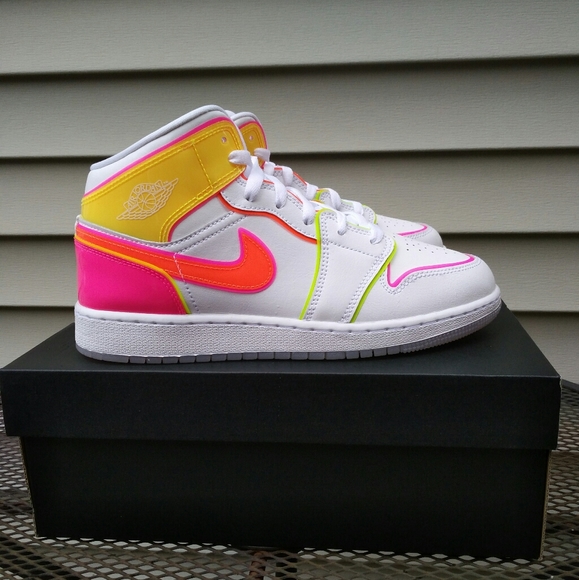Air Jordan 1 Mid Edge Glow Sneakers - Picture 2 of 8
